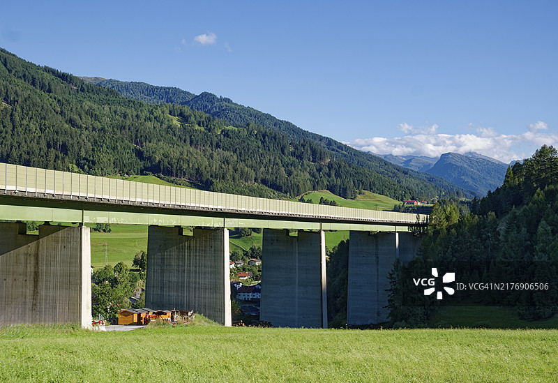 布伦纳高速公路A13，奥地利蒂罗尔维普塔尔马特雷图片素材