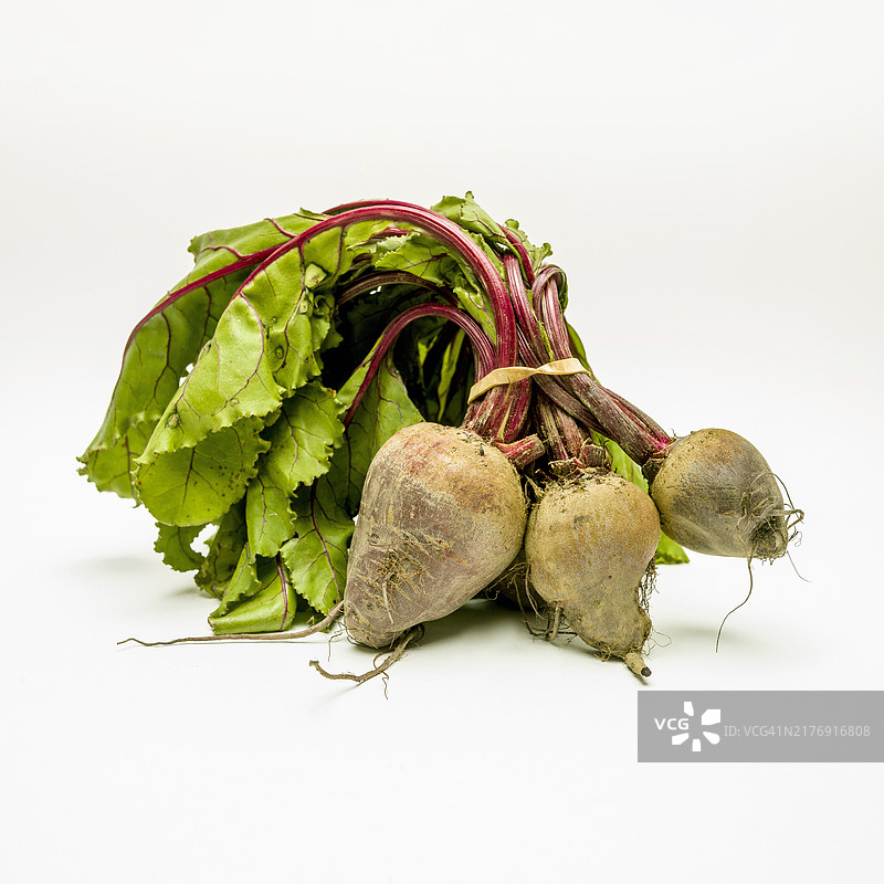 白色背景上的红甜菜图片素材