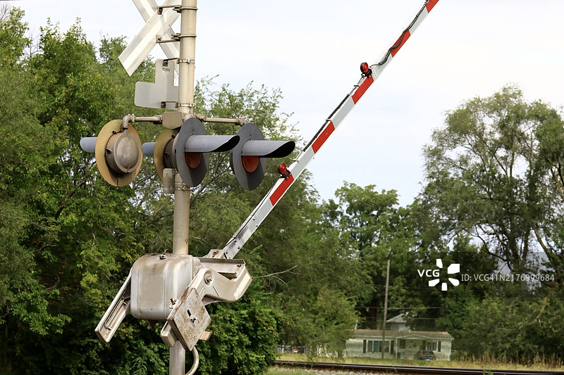 带铁路道口灯的信号桅杆图片素材