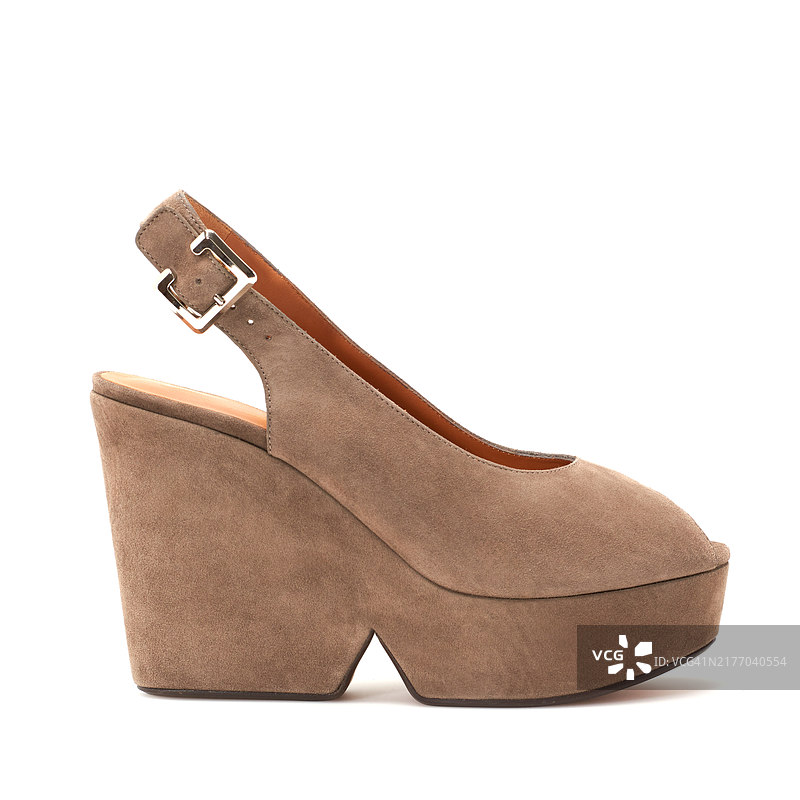 楔形鞋底的棕色磨砂皮鞋图片素材