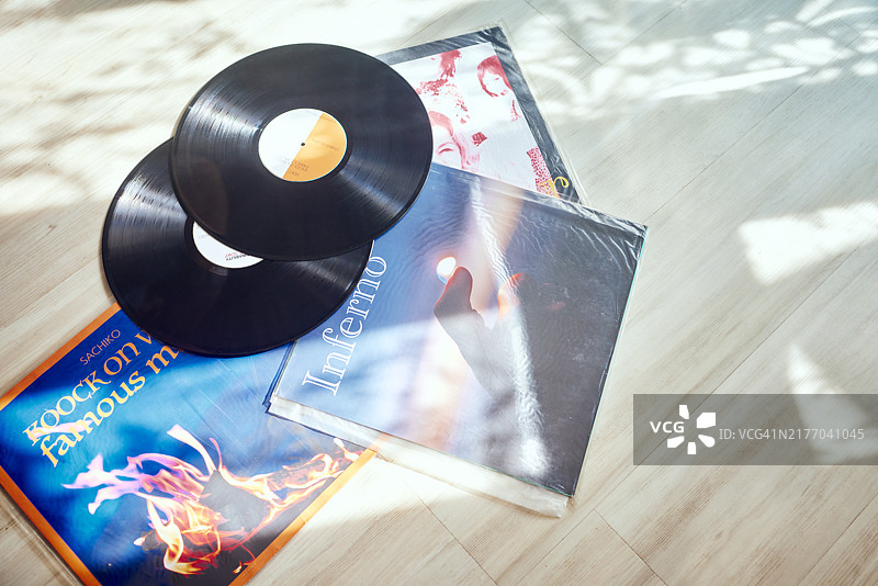 模拟唱片和唱片封套图片素材