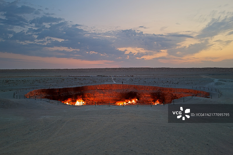达瓦札天然气坑图片素材