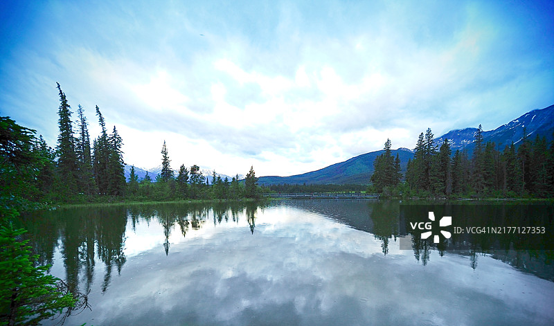 金字塔湖桥图片素材