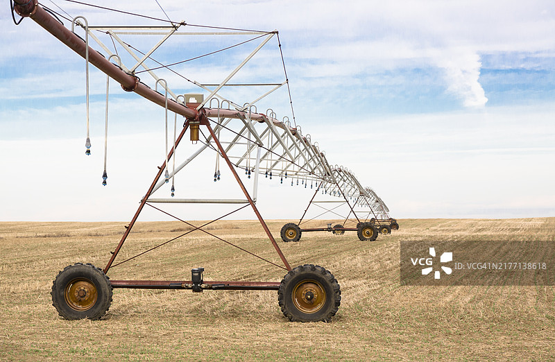 中心支轴式喷灌设备图片素材