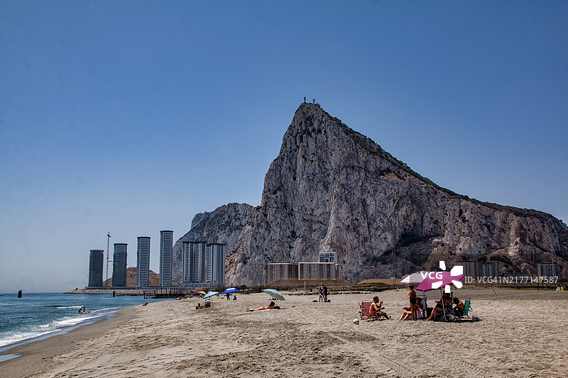 沙滩和岩石图片素材