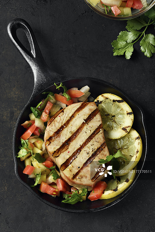 烤金枪鱼排图片素材