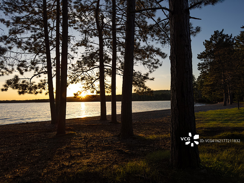 缅因州穆斯黑德湖日落图片素材