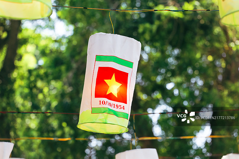 河内街头庆祝首都解放70周年图片素材