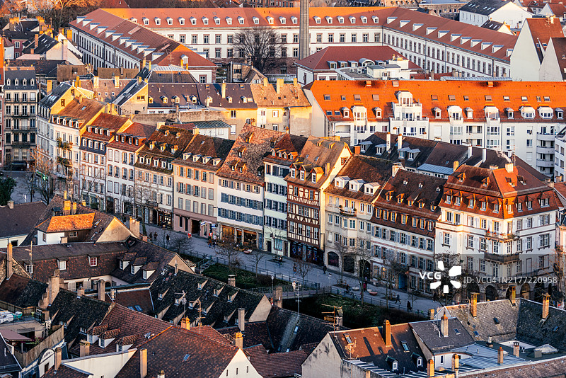 法国阿尔萨斯斯特拉斯堡老城鸟瞰图片素材