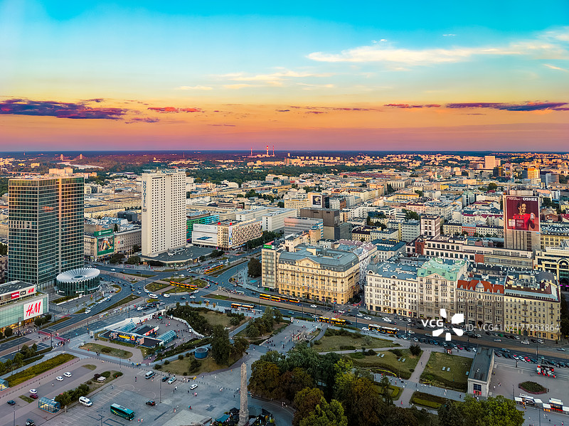 华沙日落的鸟瞰图。图片素材