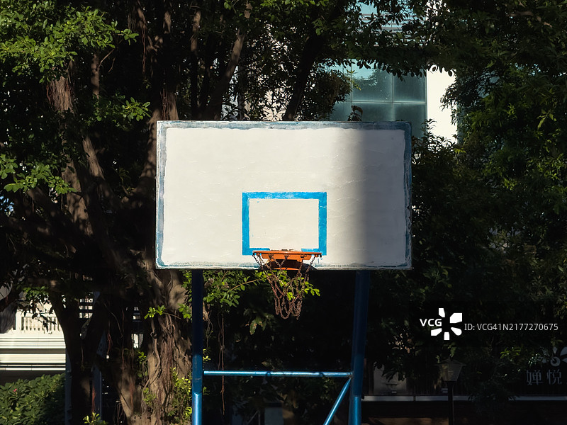 带灯光效果的篮球框特写图片素材
