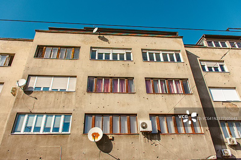 萨拉热窝波斯尼亚战争中布满弹孔的墙图片素材