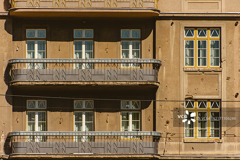 萨拉热窝波斯尼亚战争中布满弹孔的墙图片素材