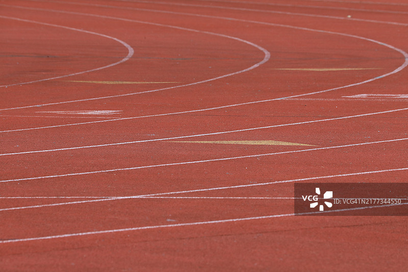 田径场草坪上的跑步者分隔线涂鸦图片素材