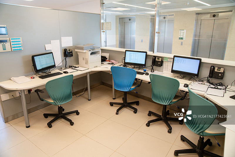 医院行政办公室，工作站井然有序图片素材