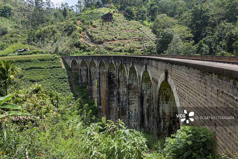 斯里兰卡埃勒代摩达拉九孔桥：热门旅游景点图片素材