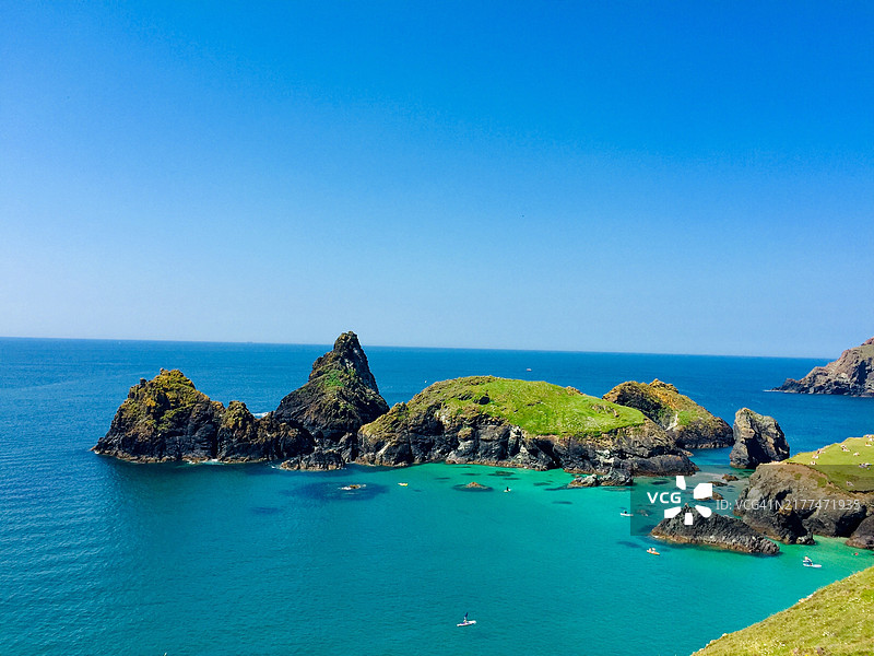 海洋与晴朗蓝天的美丽景色，赫尔斯顿，英国图片素材