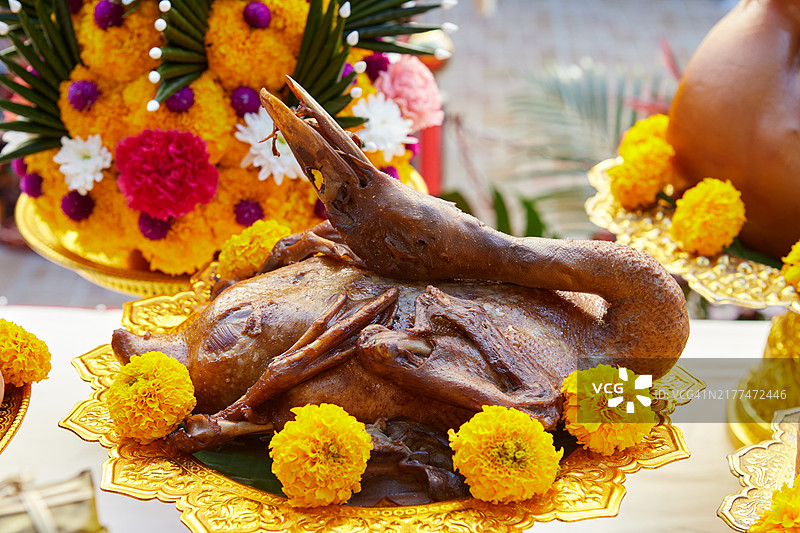 供奉神明的烤鸭肉图片素材
