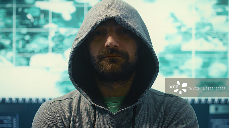 政府黑客在计算机网络上处理安全数据图片素材