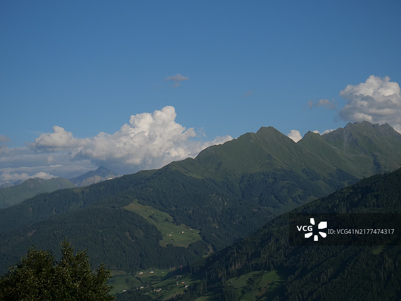 山脉与天空的美丽景色图片素材