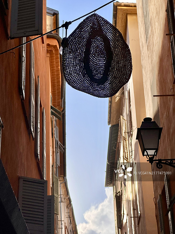 低角度视图的建筑与天空，法国尼斯图片素材