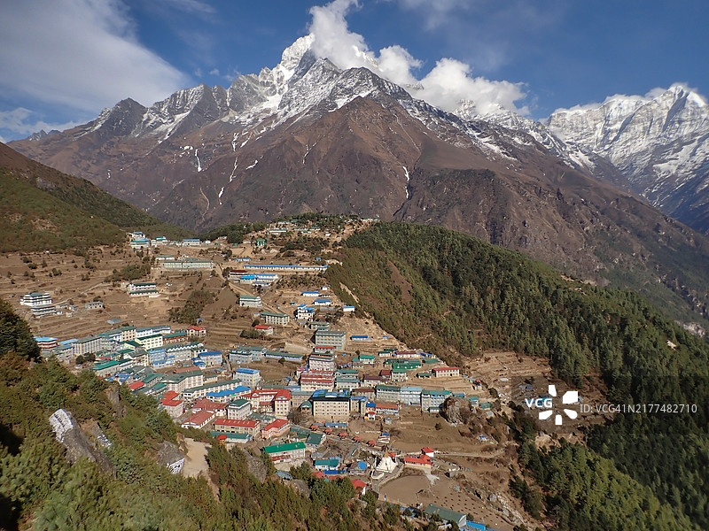 萨加玛塔国家公园的楠切巴扎与塔姆瑟库山。图片素材