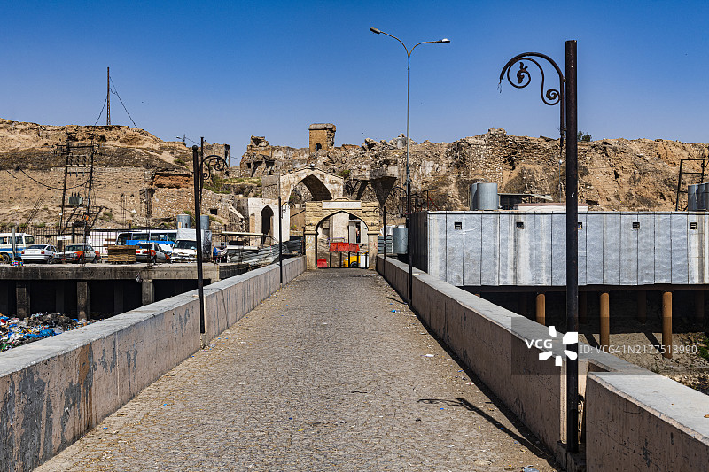 伊拉克基尔库克城堡下的桥梁图片素材