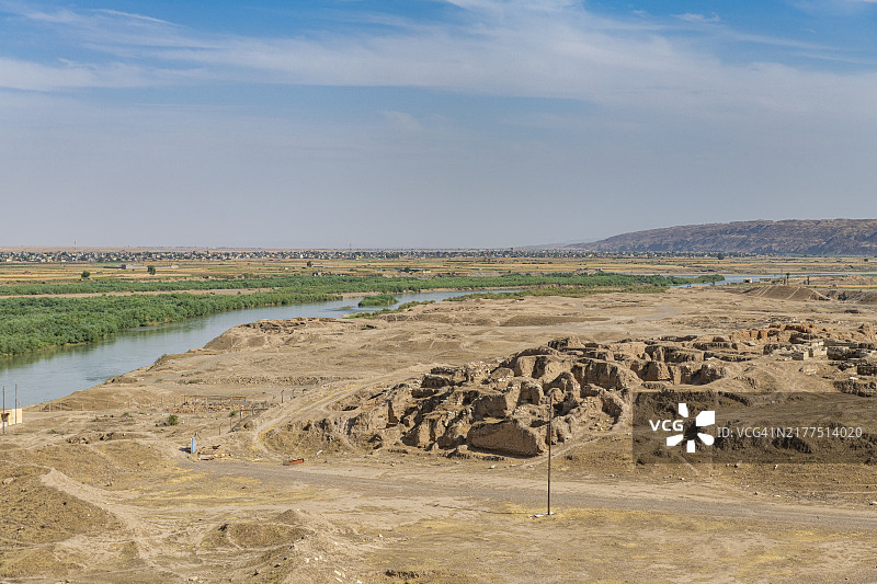 从联合国教科文组织遗址亚述古镇俯瞰底格里斯河，伊拉克，亚洲图片素材