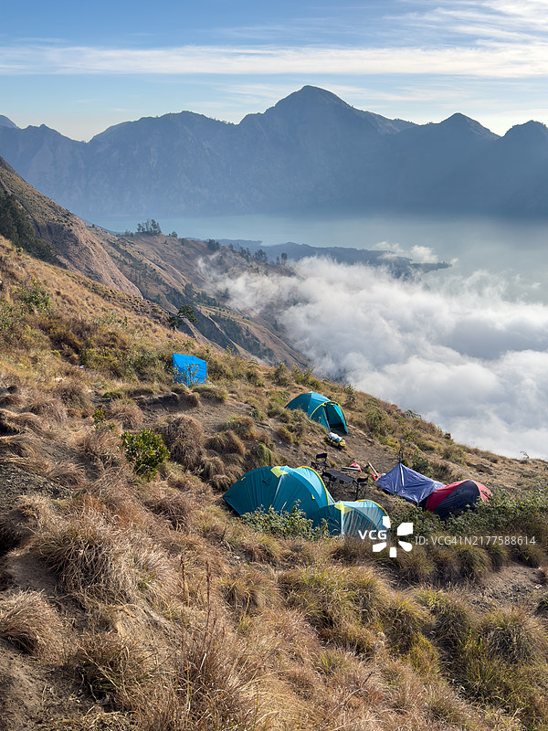 林贾尼火山露营帐篷，西努沙登加拉，印度尼西亚图片素材