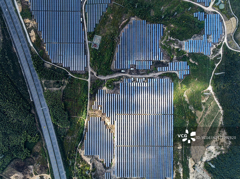 山区太阳能发电站图片素材