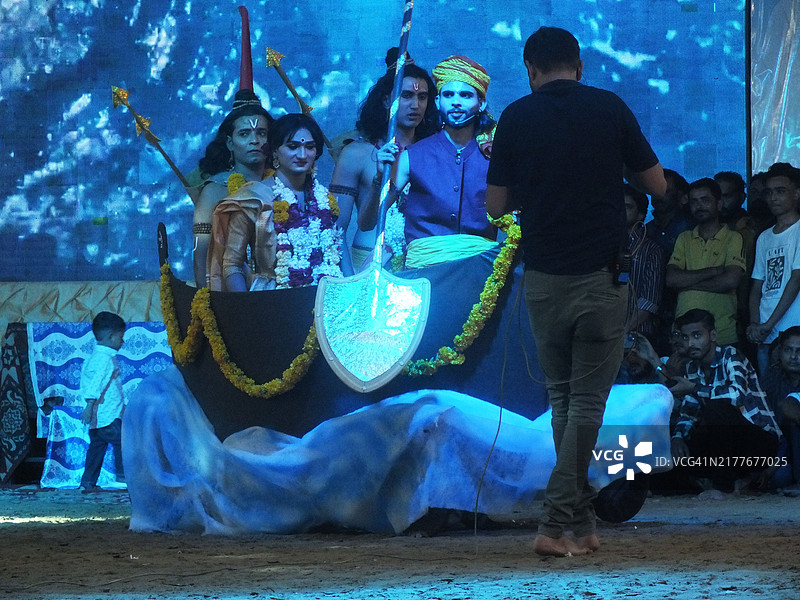 来自巴基斯坦印度教社区的民众在十胜节表演罗摩衍那图片素材