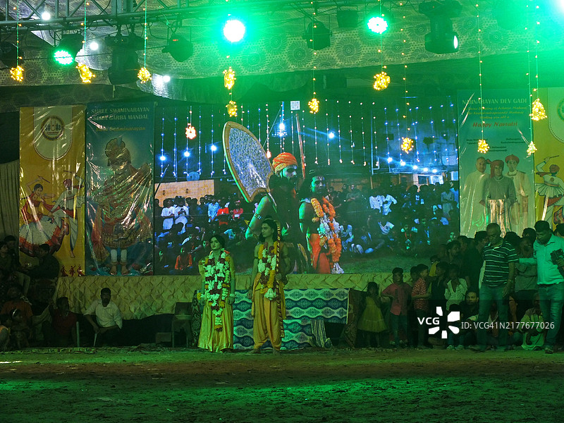 来自巴基斯坦印度教社区的民众在十胜节表演罗摩衍那图片素材