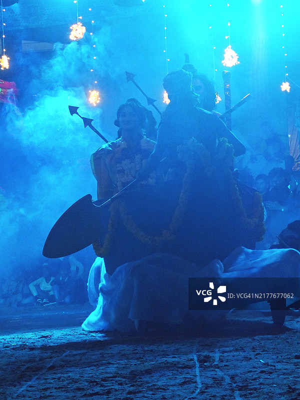 来自巴基斯坦印度教社区的民众在十胜节表演罗摩衍那图片素材