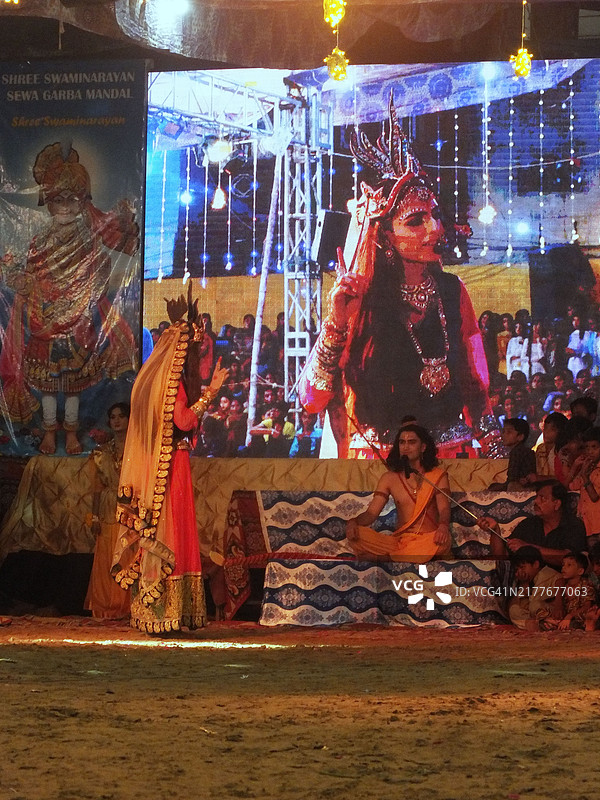 来自巴基斯坦印度教社区的民众在十胜节表演罗摩衍那图片素材