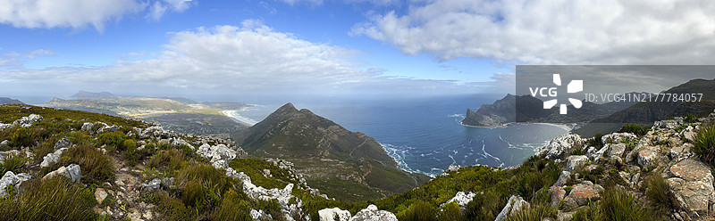豪特湾及渔村上方的哨兵峰全景图片素材