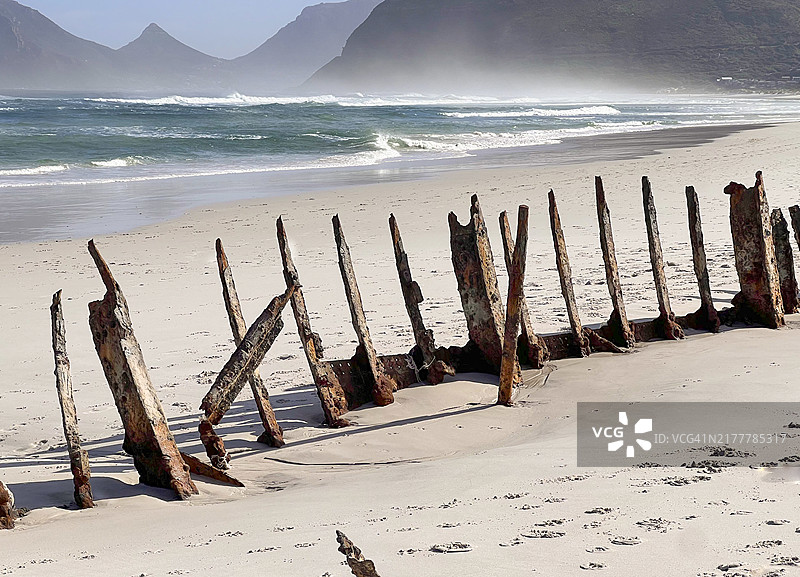 沉没在海滩上的旧沉船：卡卡波号，靠近开普敦诺德霍克图片素材