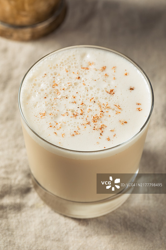 自制酒精白兰地奶昔鸡尾酒，美国，USA图片素材