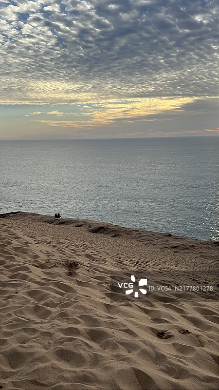 摩洛哥阿加迪尔日落时分的海滩美景图片素材