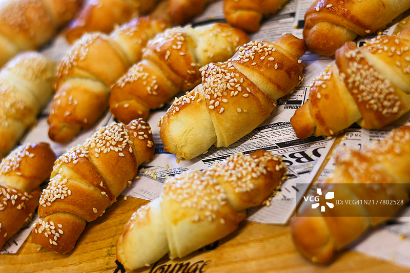 高角度视图的包子放在桌子上图片素材