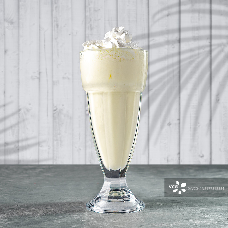 桌子上的饮料特写图片素材