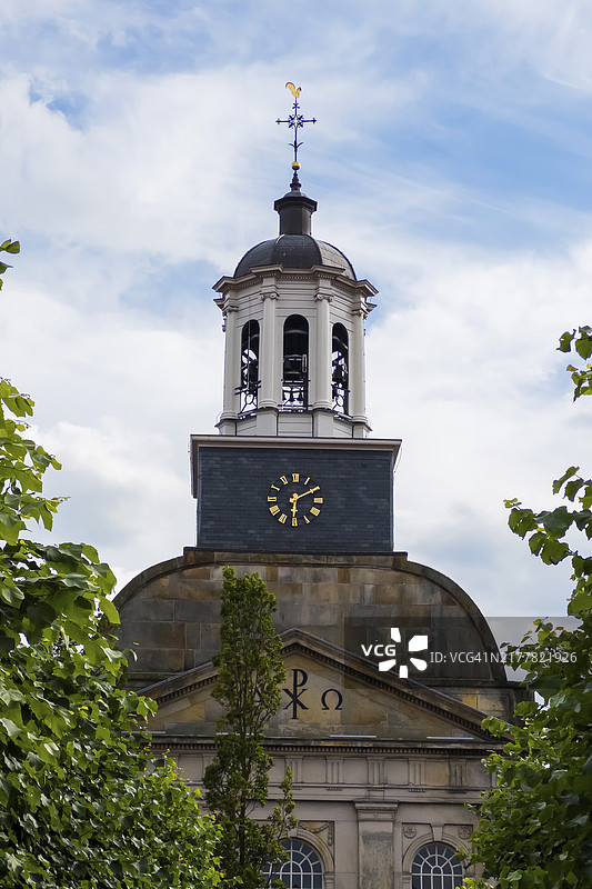 海尔福姆德教堂，教堂，教堂塔楼，城市景观，荷兰奥特马瑟姆图片素材