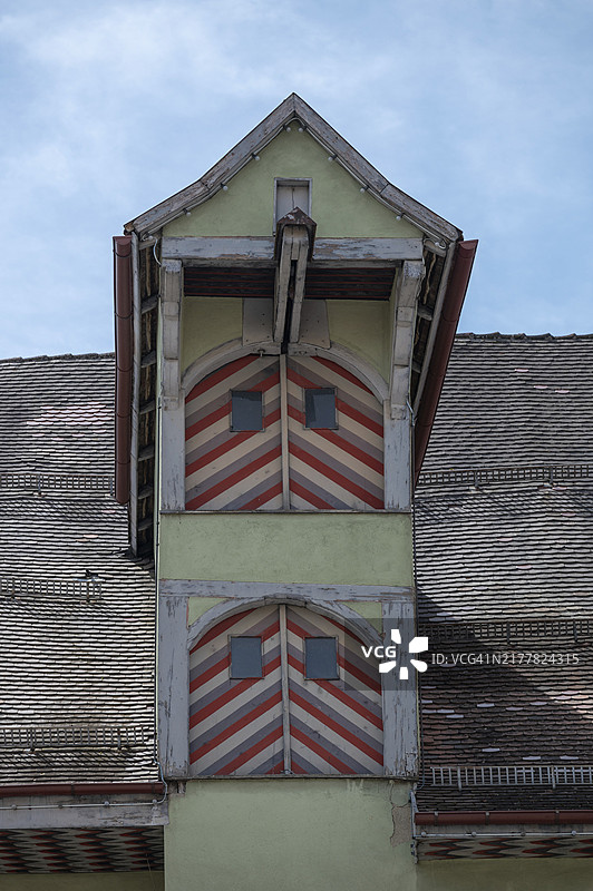 德国巴登-符腾堡州罗特魏尔镇前总理府和法院登记处历史悠久的屋顶升降舱图片素材