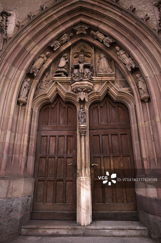 意大利博尔扎诺自治省梅拉诺圣灵医院教堂入口图片素材