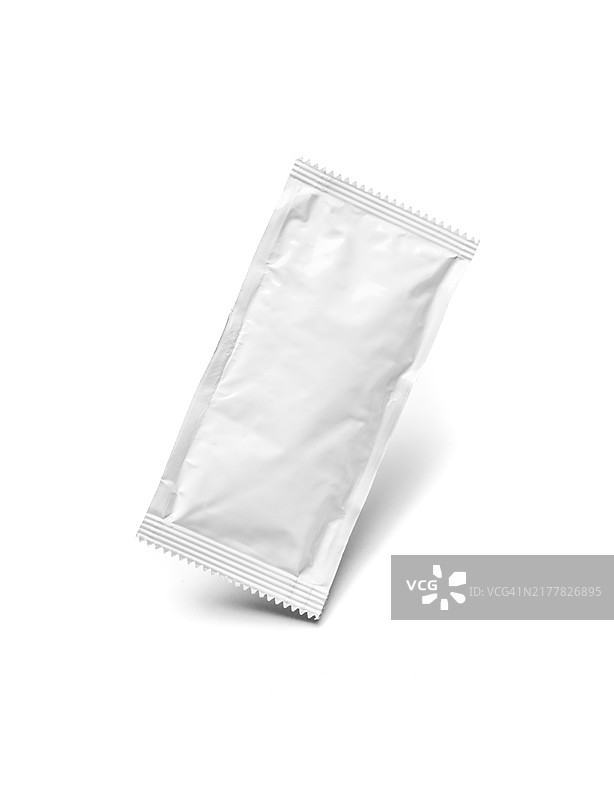 漂浮在白色背景上的空白白色调味品包图片素材