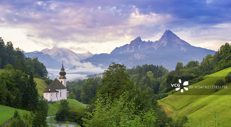 德国上巴伐利亚贝希特斯加登阿尔卑斯山脉玛丽亚·格恩朝圣教堂图片素材