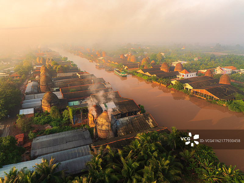 无人机视角：芒特-古老的砖村图片素材
