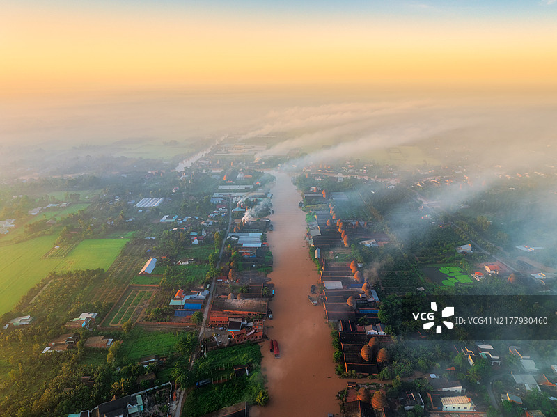 无人机视角：芒特-古老的砖村图片素材