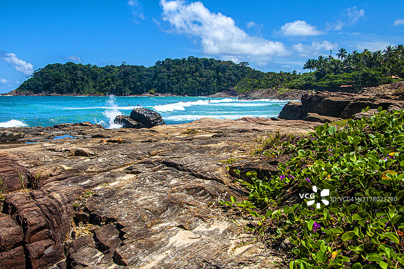巴西巴伊亚州伊塔卡雷孔查海滩：海 Rocks，自然全景图片素材
