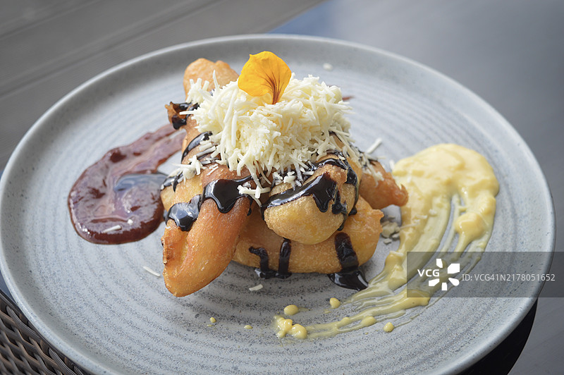 咖啡馆用餐：炸香蕉图片素材