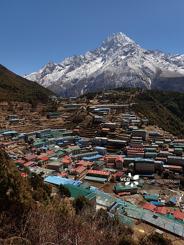 萨加玛塔国家公园内的南奇巴扎和塔姆塞尔库山的风景图片素材